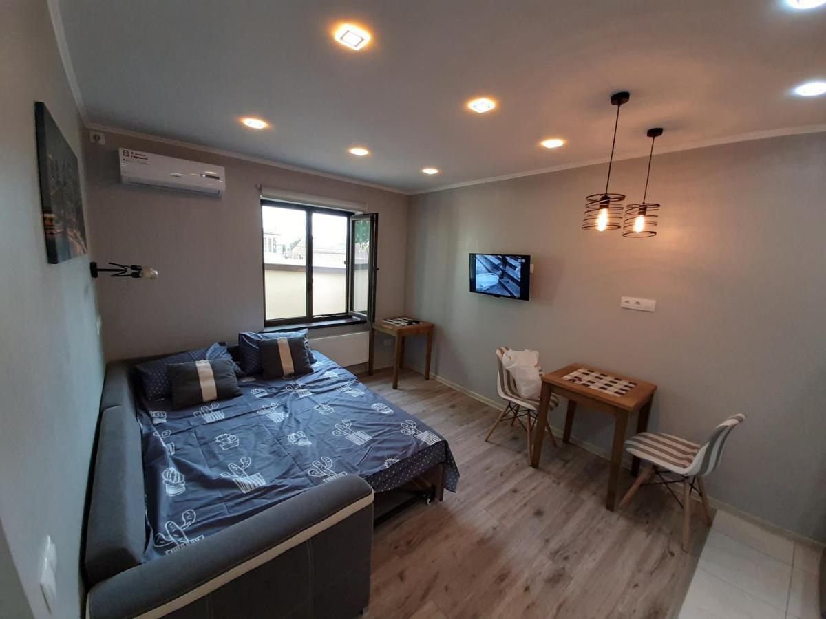 Апартаменты С Террасой И Гаражом Odessa Exterior foto